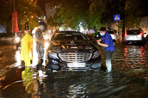 Tốn hàng chục triệu để khắc phục ôtô ngập nước
