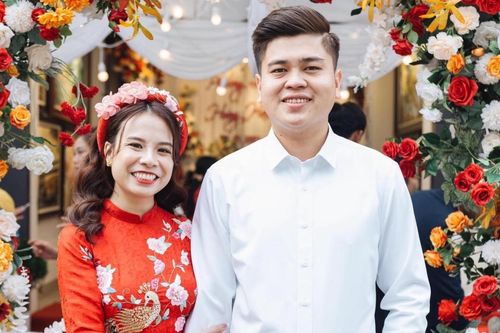 Nữ du học sinh yêu và cưới y sĩ chăm sóc mình ở khu cách ly
