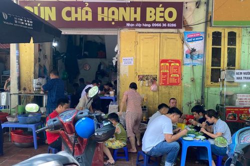 Hà Nội: Quán bia hơi 'cửa đóng then cài', hàng ăn vẫn chưa đủ giãn cách