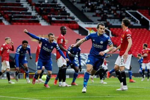 Thua Leicester 1-2, Man United gây khó cho Liverpool