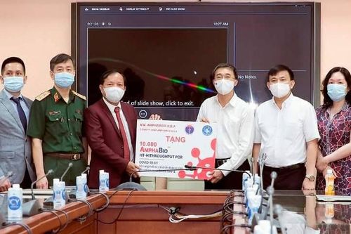 Bộ Y tế tiếp nhận 10.000 bộ kit xét nghiệm Covid-19