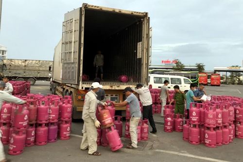 Hàng trăm vỏ bình gas 'vi hành'