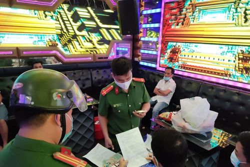 Đà Nẵng: Thu hồi giấy phép kinh doanh quán karaoke hoạt động trong vùng dịch