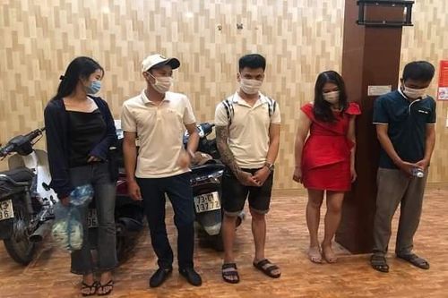 Quảng Bình: Bắt quả tang 5 đối tượng thuê nhà nghỉ để 'đập đá, bay lắc'