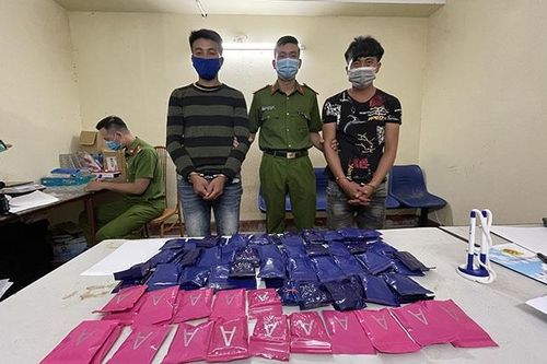 Sơn La: Bắt 2 đối tượng vận chuyển trái phép 18.000 viên ma túy tổng hợp