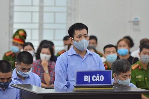 Hoãn xử vụ 'bảo kê' logo 'xe vua' để xác minh một số tài liệu