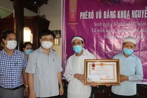 Truy tặng Huân chương dũng cảm của Chủ tịch nước cho sinh viên Nguyễn Văn Nhã