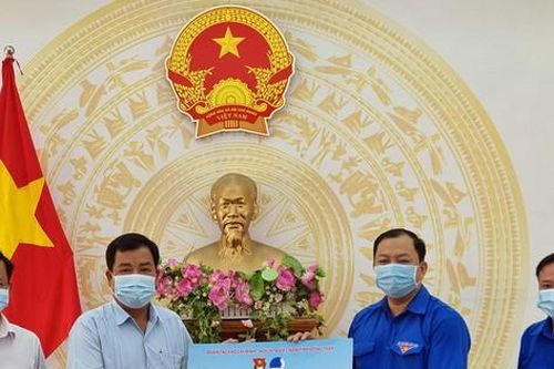 Tỉnh đoàn Đồng Tháp 'tiếp sức' chiến sỹ biên giới chống dịch