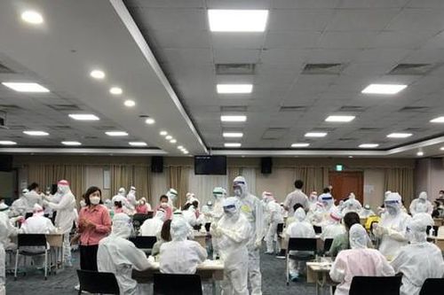 Nhà thuốc ở Hà Nội phải thông báo ngay người có biểu hiện ho, sốt