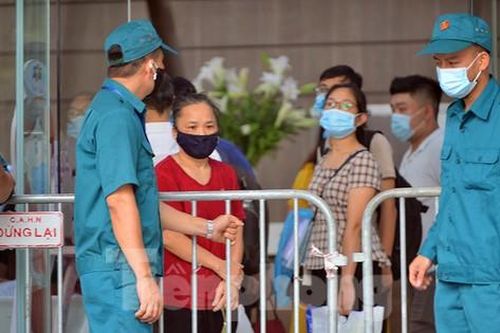 Hà Nội: Phong tỏa tòa nhà Central Point có hai vợ chồng dương tính SARS-CoV-2