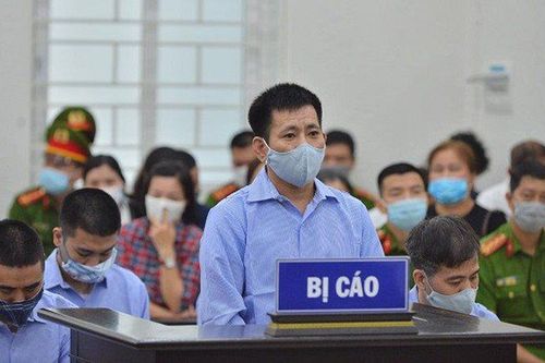 Tạm hoãn phiên tòa xét xử các bị cáo trong vụ bảo kê logo 'xe vua'