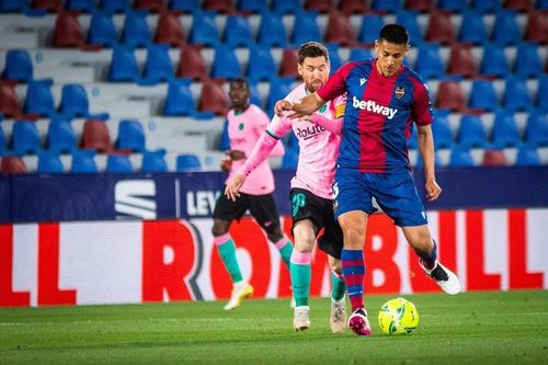 Hòa 'điên rồ' với Levante, Barcelona xa dần ngôi vương