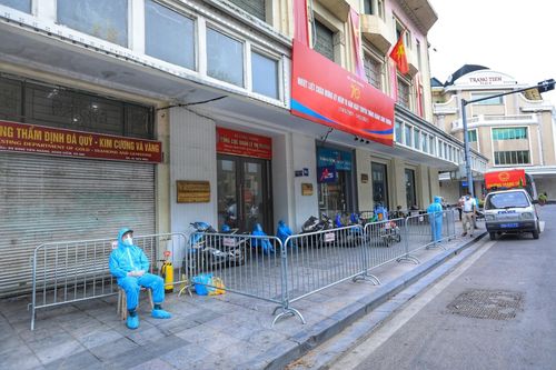 Hà Nội: 2 ca mắc COVID-19 từ Đà Nẵng về, dự hội họp và đi nhiều nơi