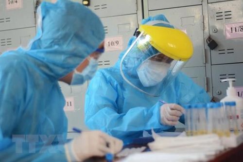 Những hình ảnh xúc động của các y, bác sỹ trên tuyến đầu chống dịch