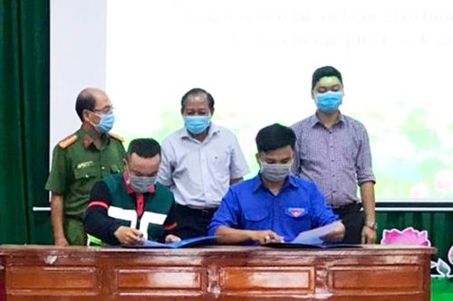 Đội SOS TP.Cao Lãnh được hỗ trợ nhiên liệu để hoạt động