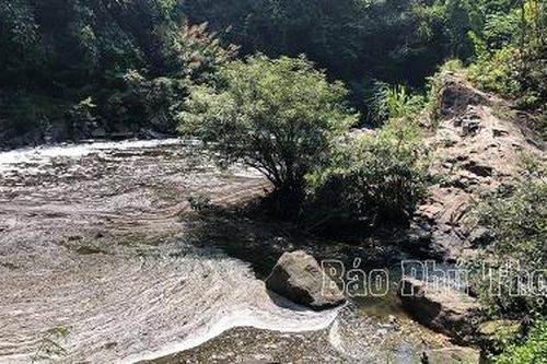 Suối Cái lại 'nhiễm bệnh'!