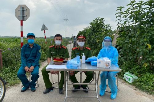 Huyện Thường Tín lập 2 chốt kiểm soát y tế tại thôn Ba Lăng, xã Dũng Tiến