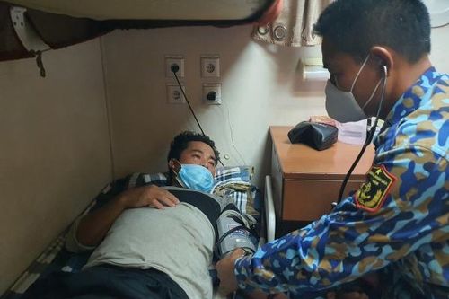 Vượt biển cấp cứu ngư dân đau ruột thừa cấp