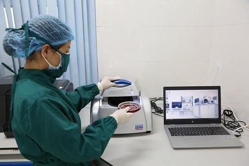 Căn phòng luôn sáng đèn giữa mùa dịch