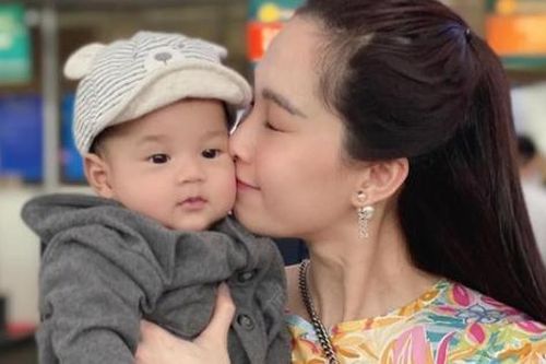 Con trai Hoa hậu Thu Thảo khiến sao Việt không ngừng 'thả tim' vì quá dễ thương