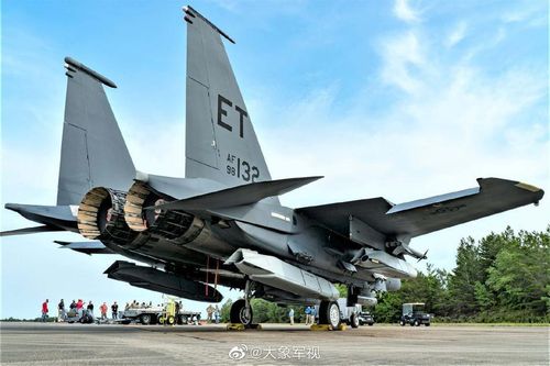 'Đại bàng bất bại' F-15E gây sốc khi mang cùng lúc 5 tên lửa tàng hình nặng 1 tấn