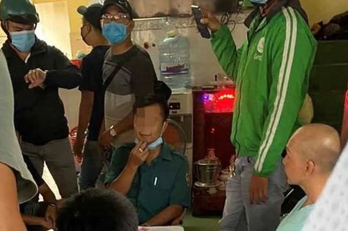 Bắt quả tang cán bộ công tác trên địa bàn quận 3 và quận 10 trên chiếu bạc
