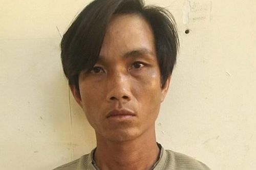 Gã cha dượng dùng dao bạo hành con trai riêng của vợ