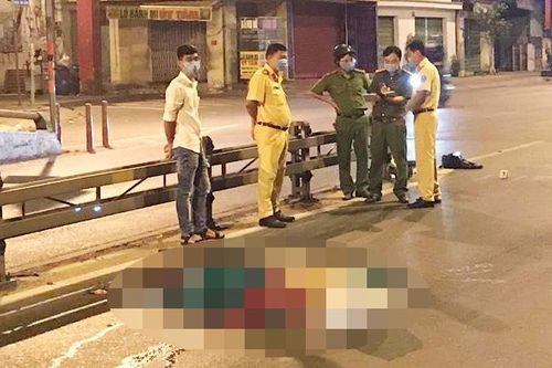 Thi thể người đàn ông biến dạng trên đường ở TP Thủ Đức
