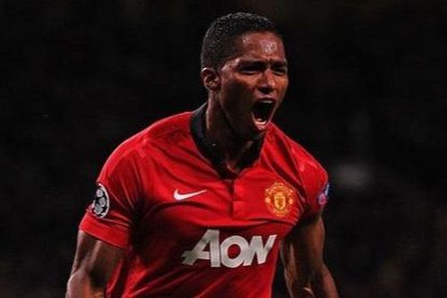 Cựu đội trưởng Man Utd treo giày