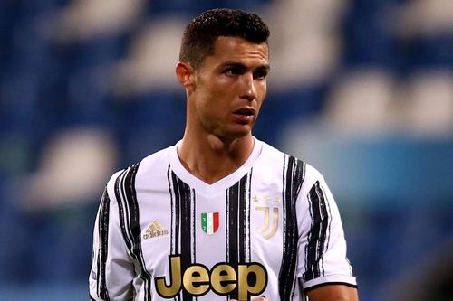 Mẹ của Ronaldo thuyết phục con trai rời Juventus