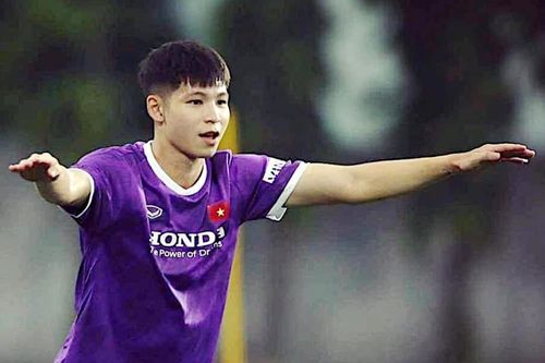 Trung vệ U22 Việt Nam: 'Cường độ tập luyện trên tuyển rất nặng'