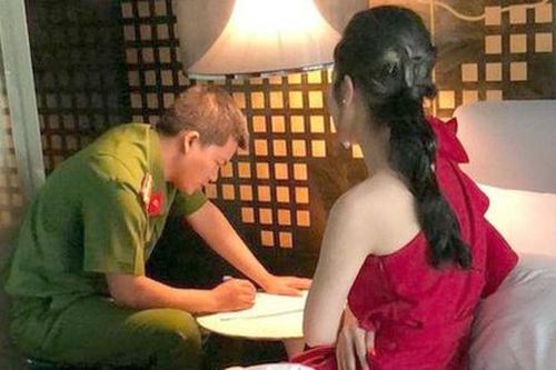 Cô gái ở TP.HCM môi giới chân dài bán dâm giá 4.000 USD