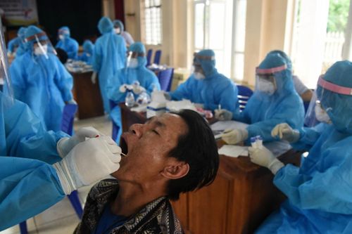 Vĩnh Phúc yêu cầu 100% doanh nghiệp trả phí xét nghiệm cho công nhân