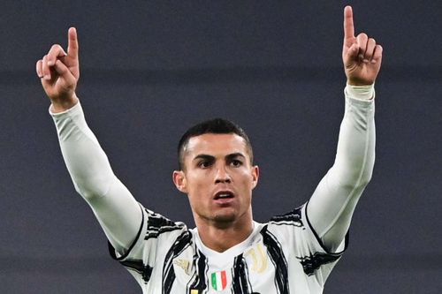 Ronaldo lập kỷ lục ghi bàn khó tin