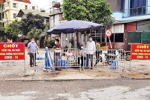 Đông Anh 'rào làng' chống dịch