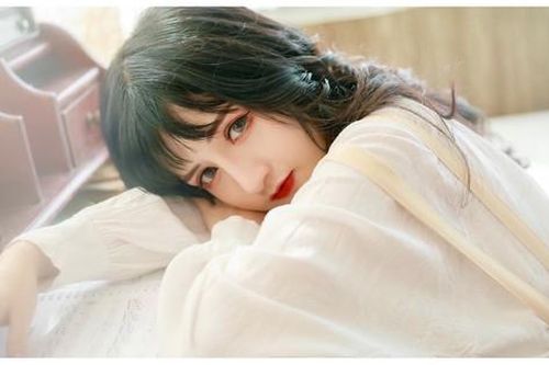 Sở hữu vẻ đẹp không tuổi, hotgirl ngàn follow khiến dân tình bất ngờ khi công bố năm sinh