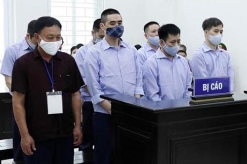 Hoãn phiên xử nhóm thanh tra nhận tiền bảo kê xe tải