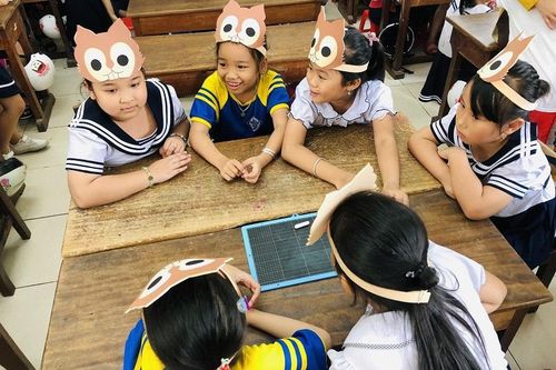 Khi phụ huynh làm 'giám thị'
