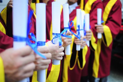 Giảng viên có trách nhiệm bồi hoàn học bổng, chi phí đào tạo nếu vi phạm cam kết
