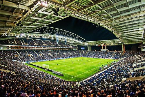 Đổi địa điểm diễn ra trận chung kết Champions League