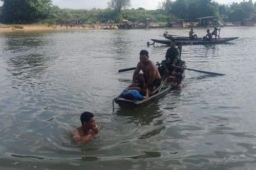 Hai nữ sinh lớp 7 đuối nước khi tắm sông