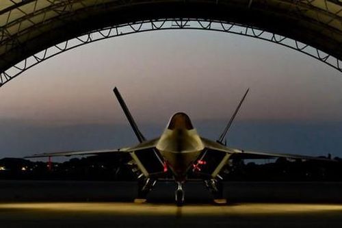 Vì sao Không quân Mỹ loại bỏ tiêm kích tàng hình tối tân F-22 Raptor?