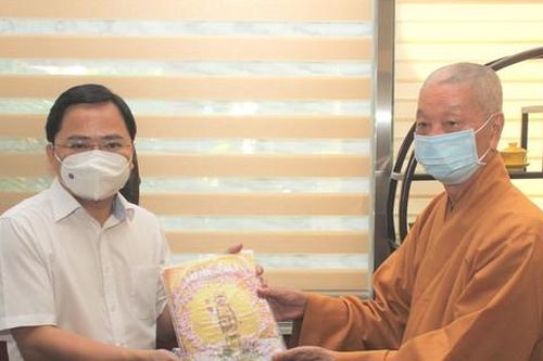 Bí thư thứ nhất T.Ư Đoàn Nguyễn Anh Tuấn chúc mừng Phật đản tại TPHCM