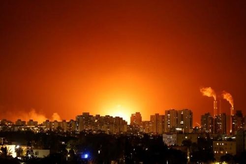 Tên lửa đánh trúng bể chứa dầu thô tại tuyến đường ống xuyên Israel