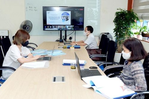 Buổi bảo vệ tốt nghiệp 'lạ lùng' của sinh viên Kinh tế