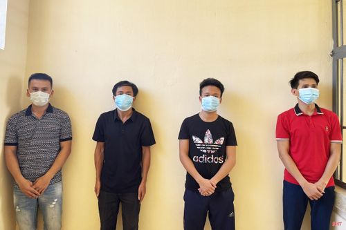 Công an Hương Sơn bắt quả tang 4 đối tượng đánh bạc