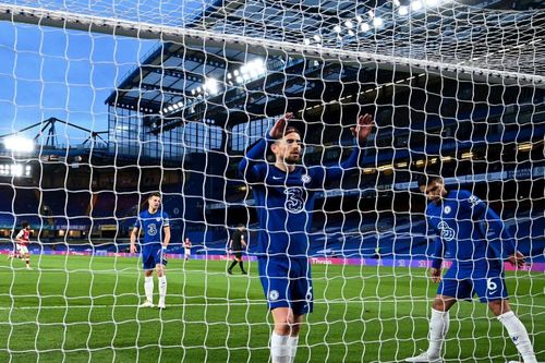 Chelsea khiến cuộc đua tốp 4 Premier League trở nên kịch tính hơn