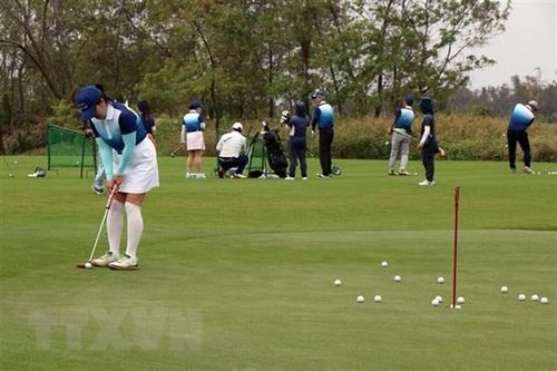 Hà Nội tạm đóng sân golf, thể thao đông người sau vụ việc của BN3634