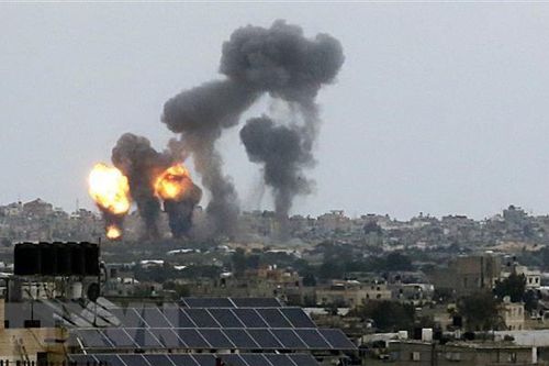 Sốc với khoảnh khắc tên lửa Israel đánh sập nhiều tòa nhà ở Gaza