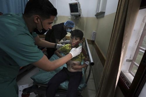 Khoảnh khắc kinh hoàng của các nạn nhân mắc kẹt trong xung đột Israel-Hamas